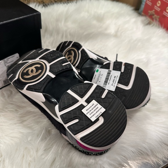 Chanel new with box  tweed sneakers size 38 - Picture 4 of 9